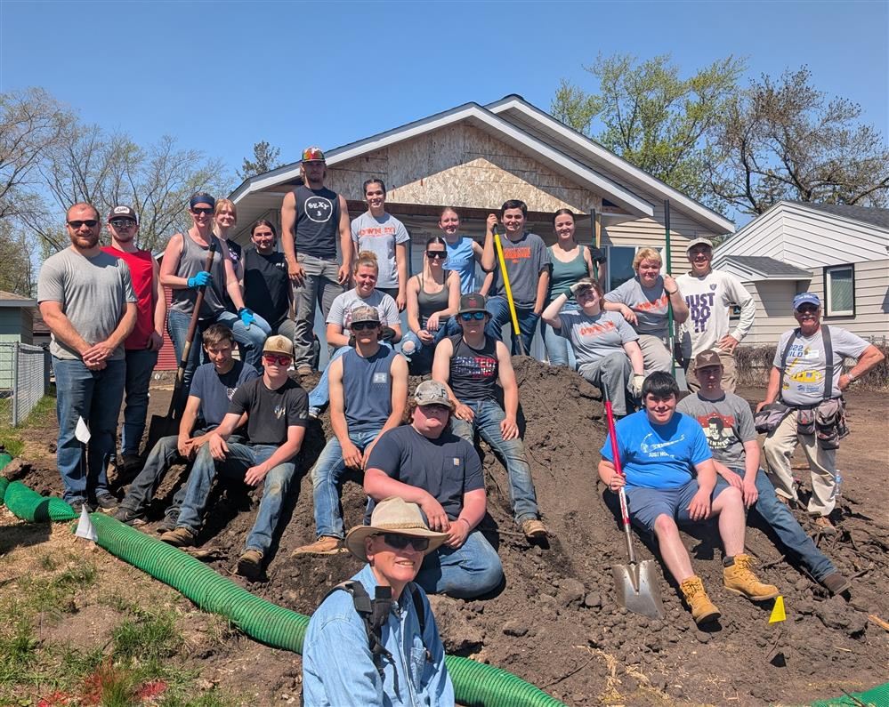  Students Work at Habitat for Humanity